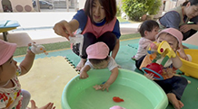 「0歳児　初めての夏あそび」