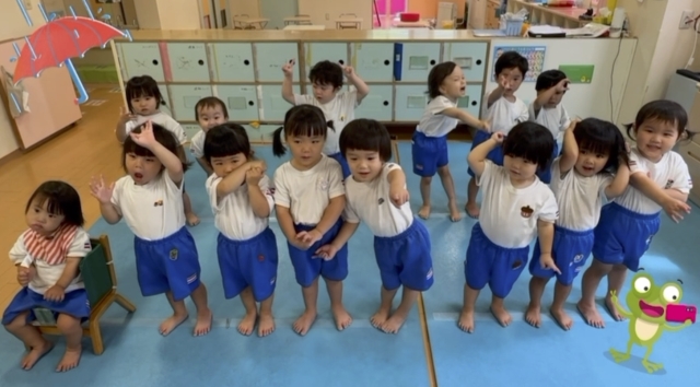 2歳児ぱんだ組　今日もお外は雨だケロ